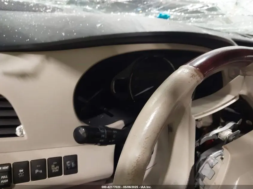 2013 TOYOTA SIENNA LIMITED 7 PASSENGER