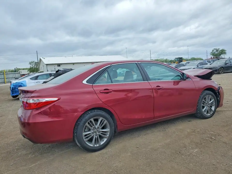 2015 TOYOTA CAMRY SE  