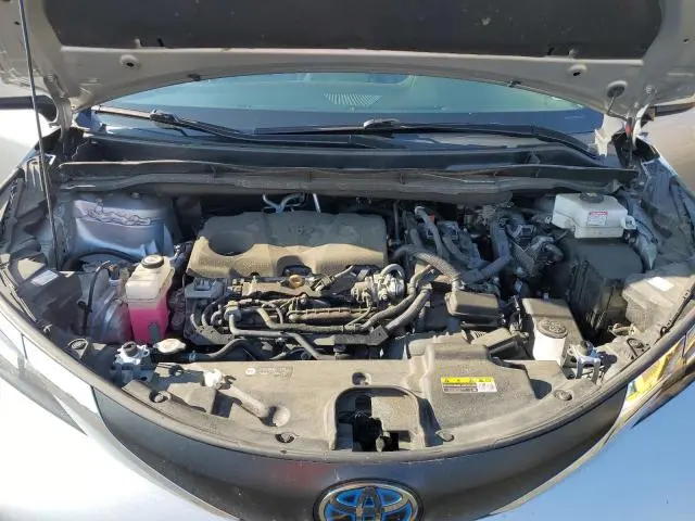 2022 TOYOTA SIENNA XLE  