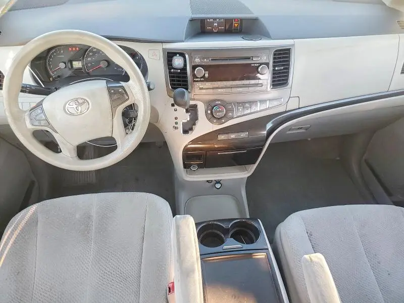 2014 TOYOTA SIENNA LE 8-PASSENGER  
