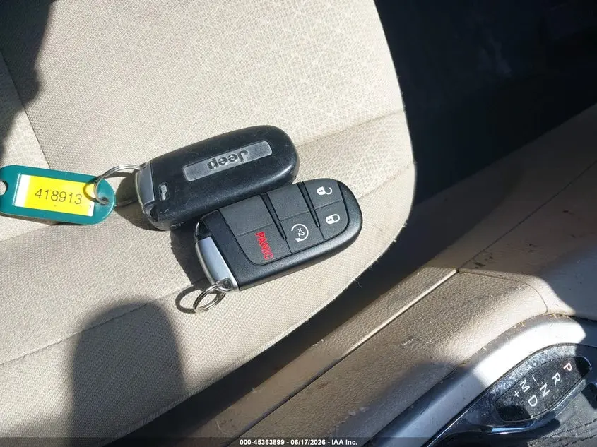 2019 JEEP GRAND CHEROKEE LAREDO E 4X4
