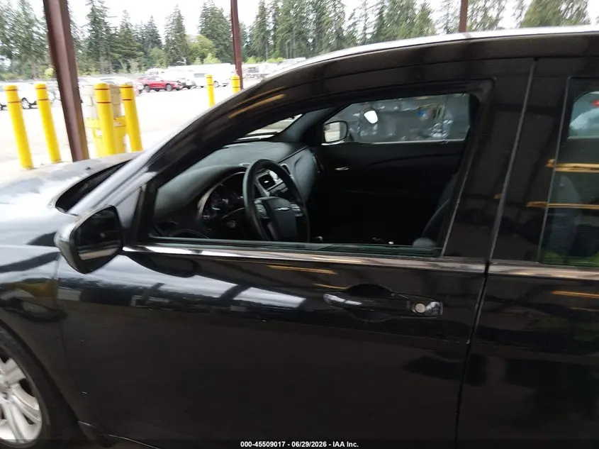 2013 CHRYSLER 200 LX