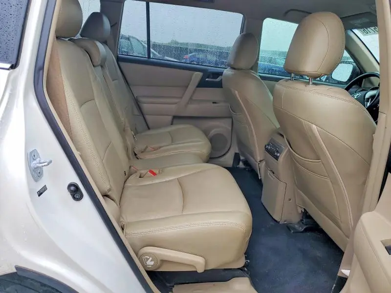 2013 TOYOTA HIGHLANDER   