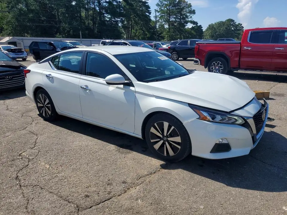 2022 NISSAN ALTIMA SV  
