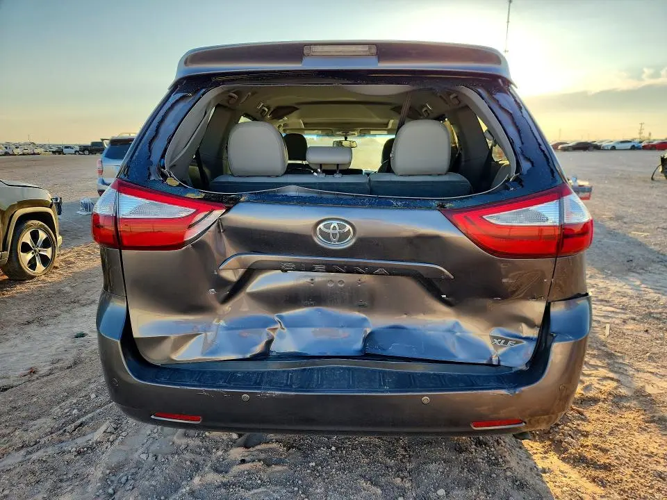 2015 TOYOTA SIENNA XLE 8-PASSENGER  