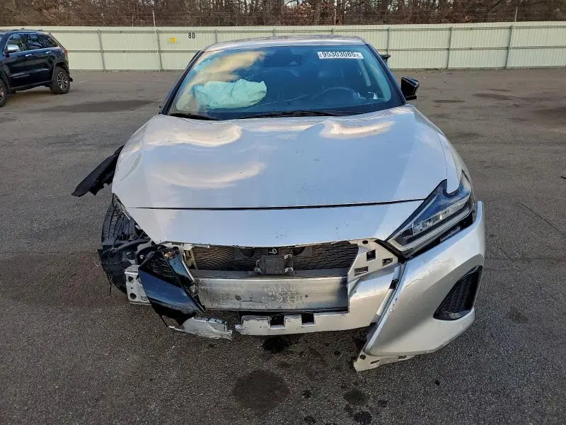 2022 NISSAN MAXIMA SV  