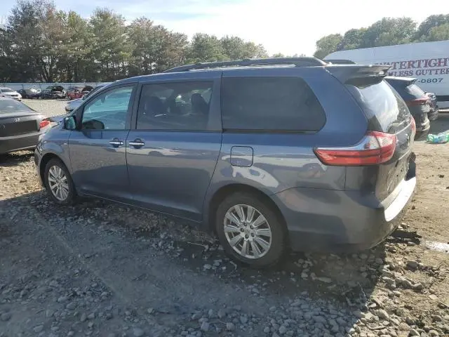 2017 TOYOTA SIENNA XLE  
