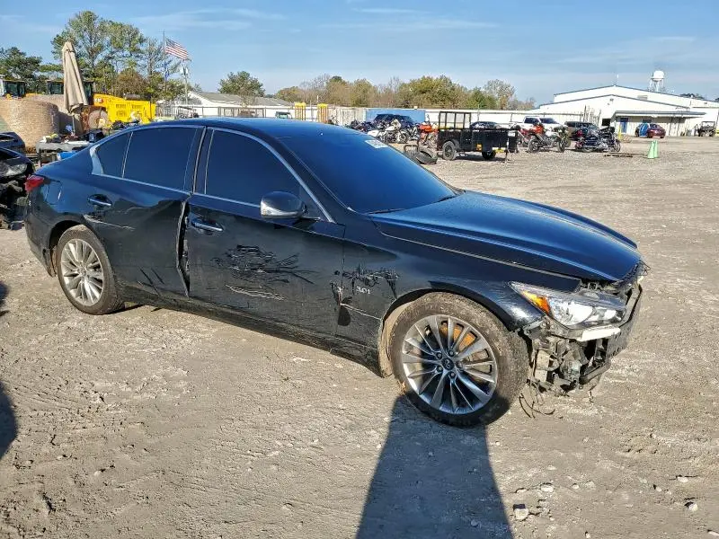 2018 INFINITI Q50 LUXE  
