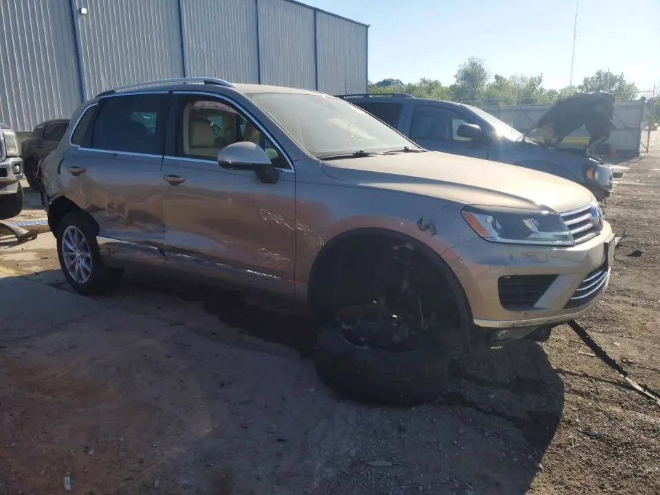 2016 VOLKSWAGEN TOUAREG SPORT  