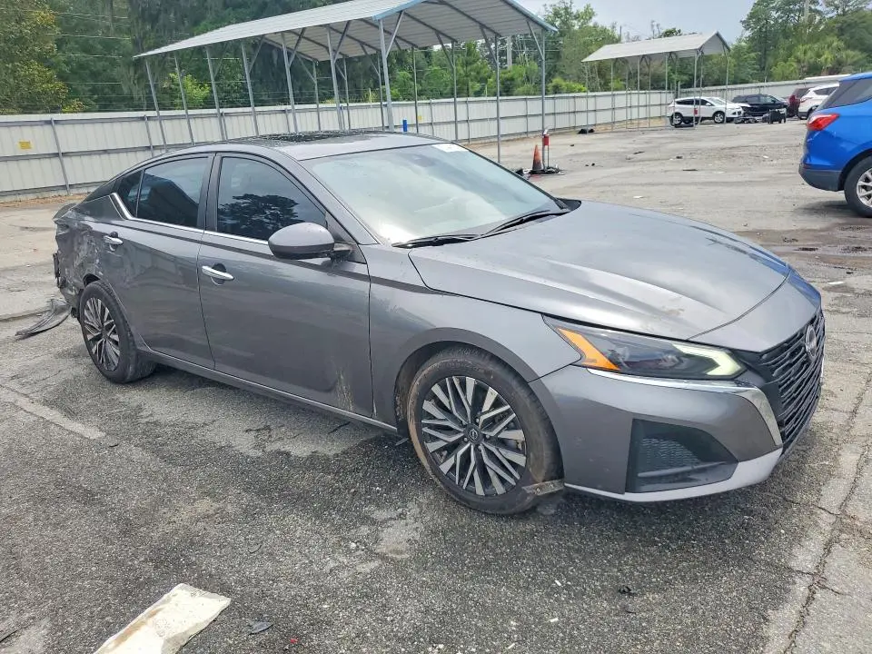 2023 NISSAN ALTIMA SV  