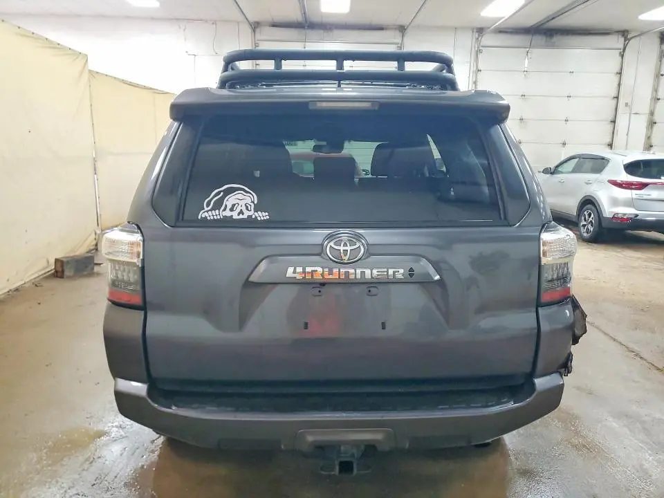 2022 TOYOTA 4RUNNER SR5  