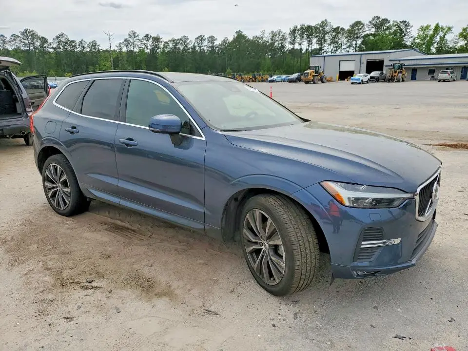 2022 VOLVO XC60 B5 MOMENTUM  