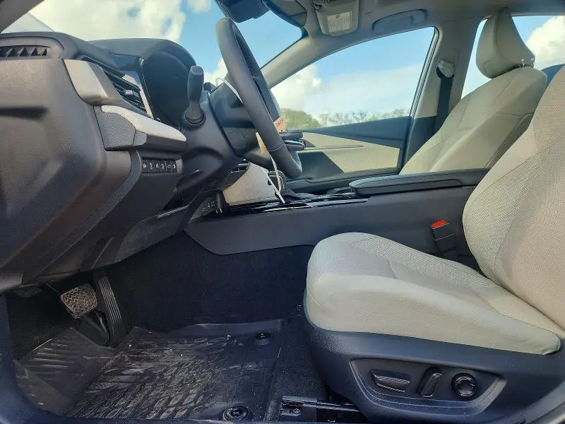 2025 TOYOTA CAMRY XLE  