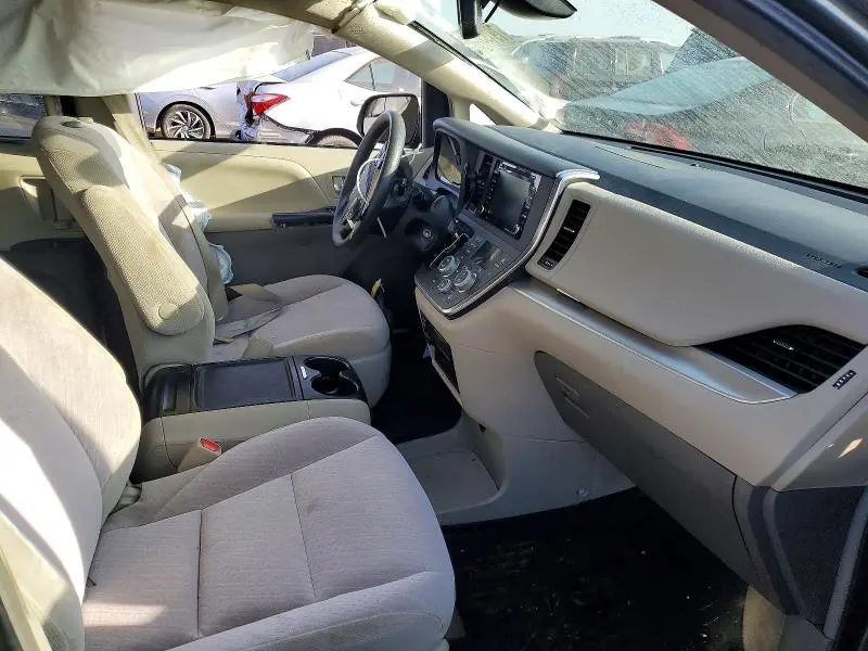 2018 TOYOTA SIENNA LE 8-PASSENGER  