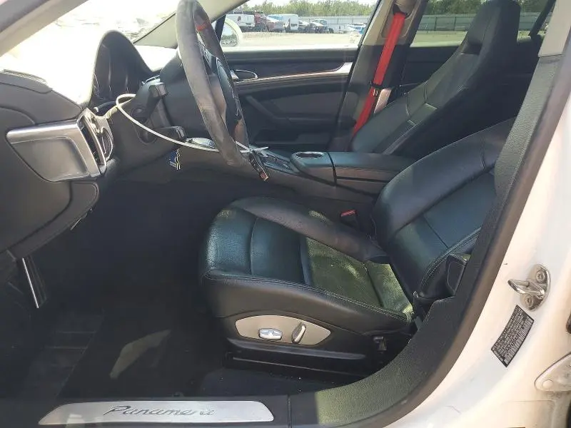 2012 PORSCHE PANAMERA 2  