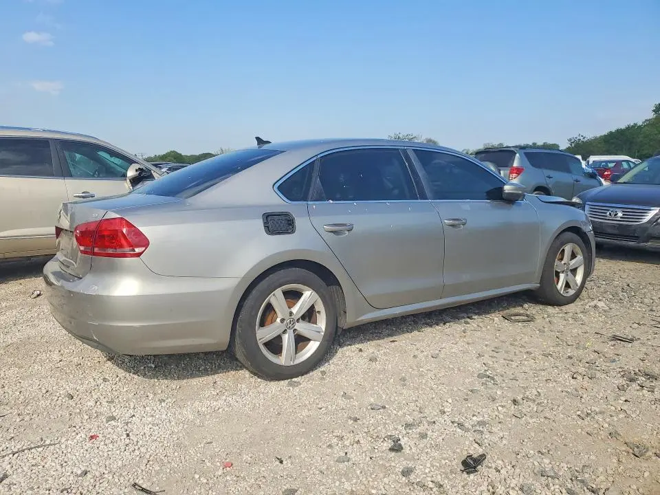 2013 VOLKSWAGEN PASSAT SE  