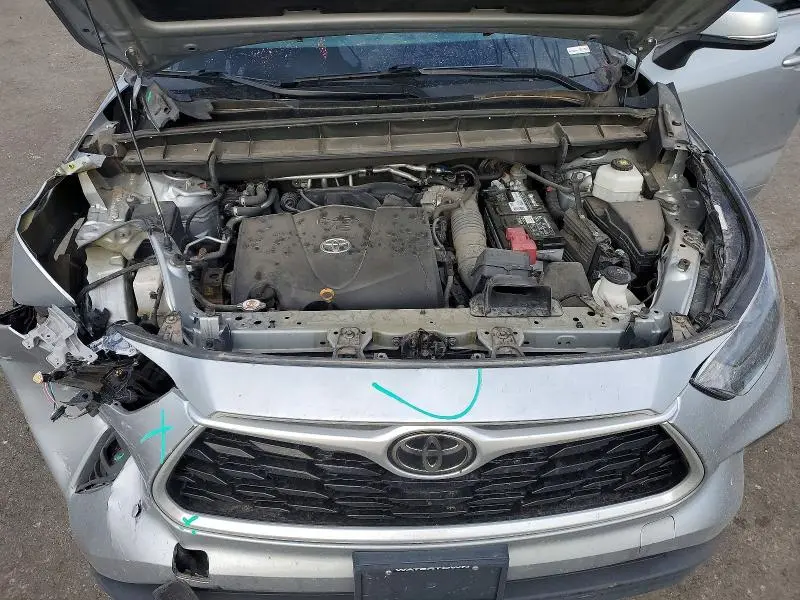 2021 TOYOTA HIGHLANDER LE  