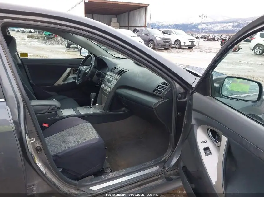 2010 TOYOTA CAMRY SE