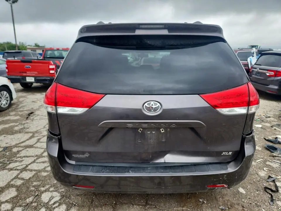 2013 TOYOTA SIENNA XLE 8-PASSENGER  