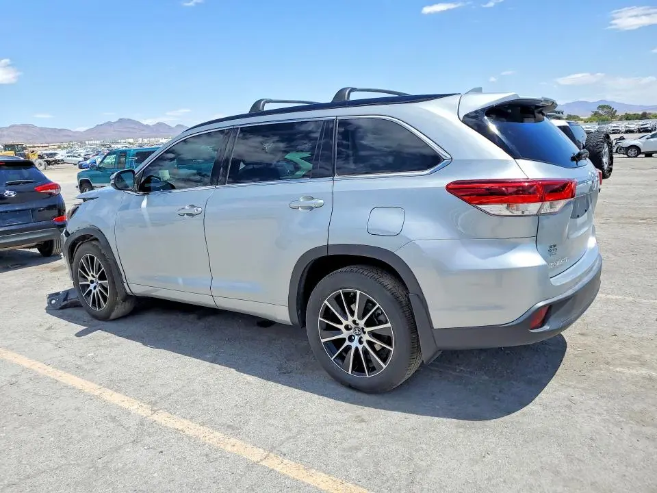 2017 TOYOTA HIGHLANDER SE  