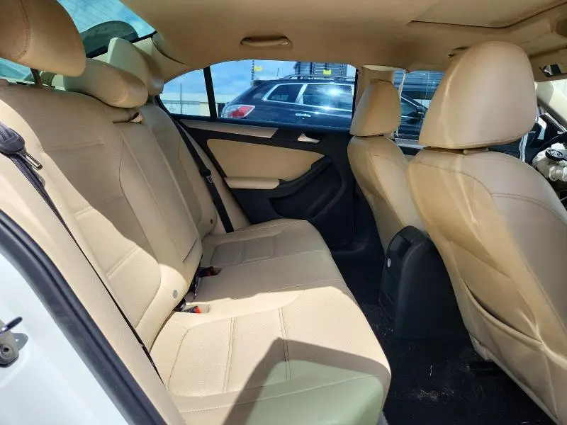 2017 VOLKSWAGEN JETTA SE  