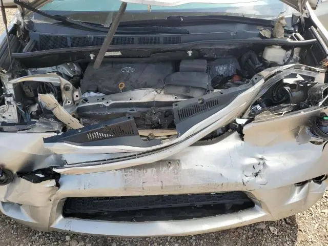 2017 TOYOTA SIENNA LE  