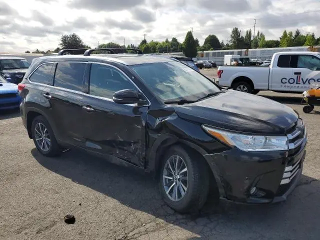 2019 TOYOTA HIGHLANDER SE  