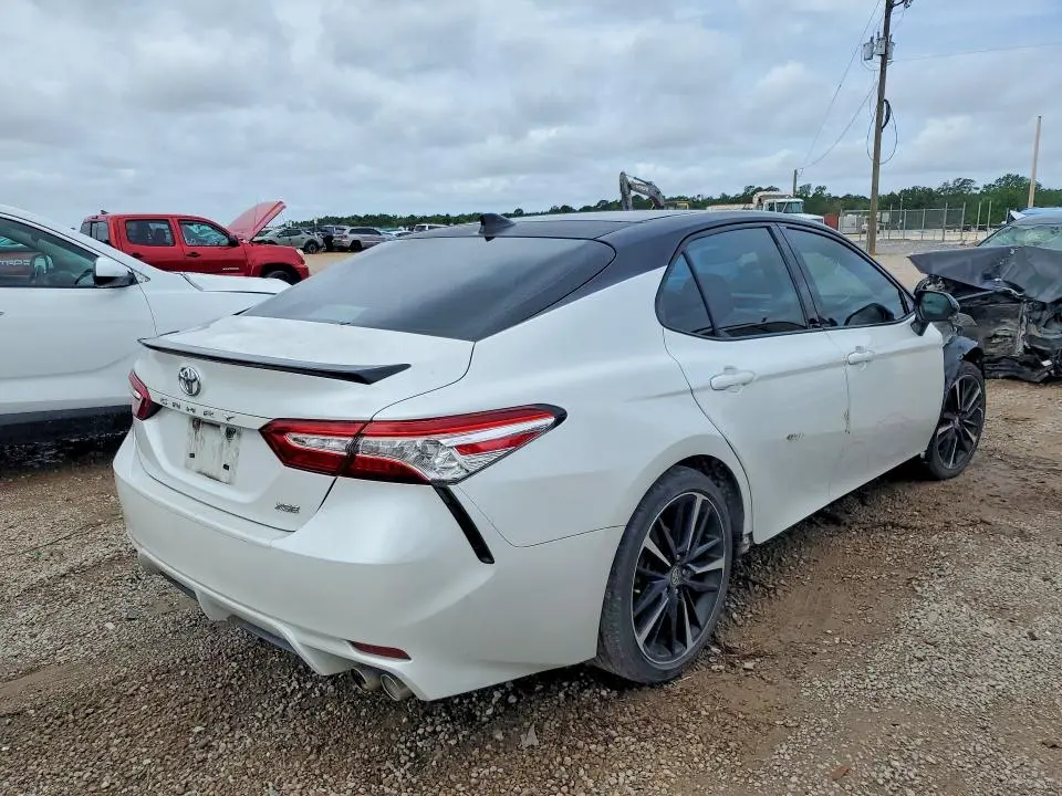 2020 TOYOTA CAMRY XSE  