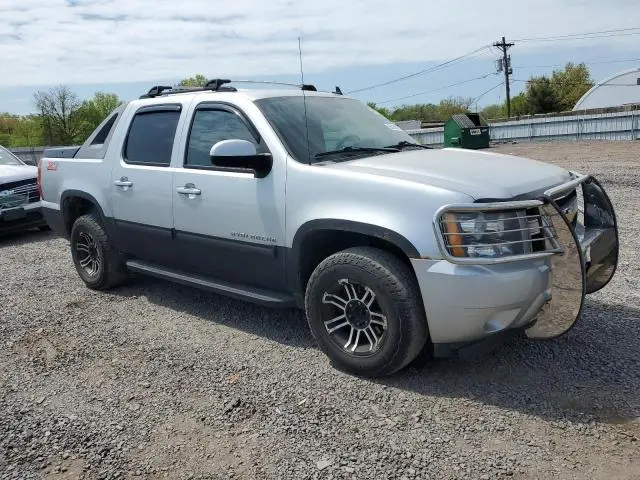2011 CHEVROLET AVALANCHE LS
