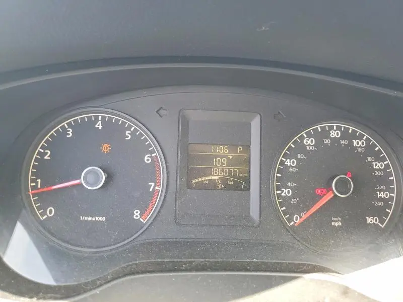 2011 VOLKSWAGEN JETTA SE  