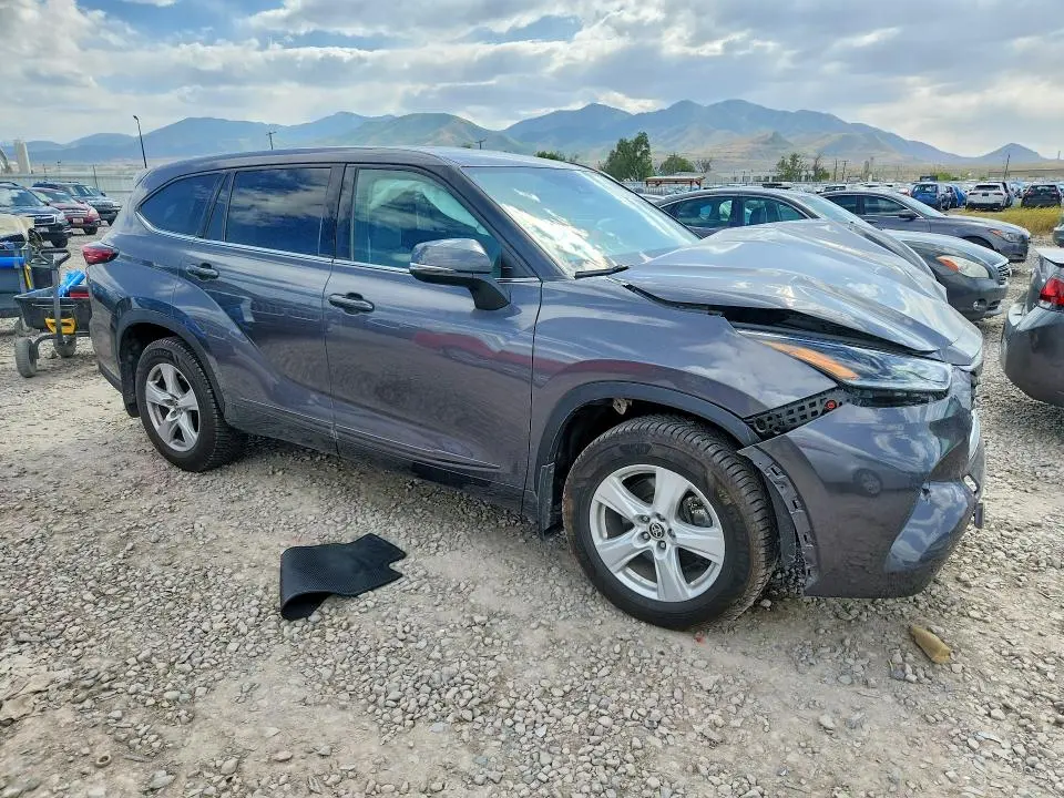 2021 TOYOTA HIGHLANDER LE  