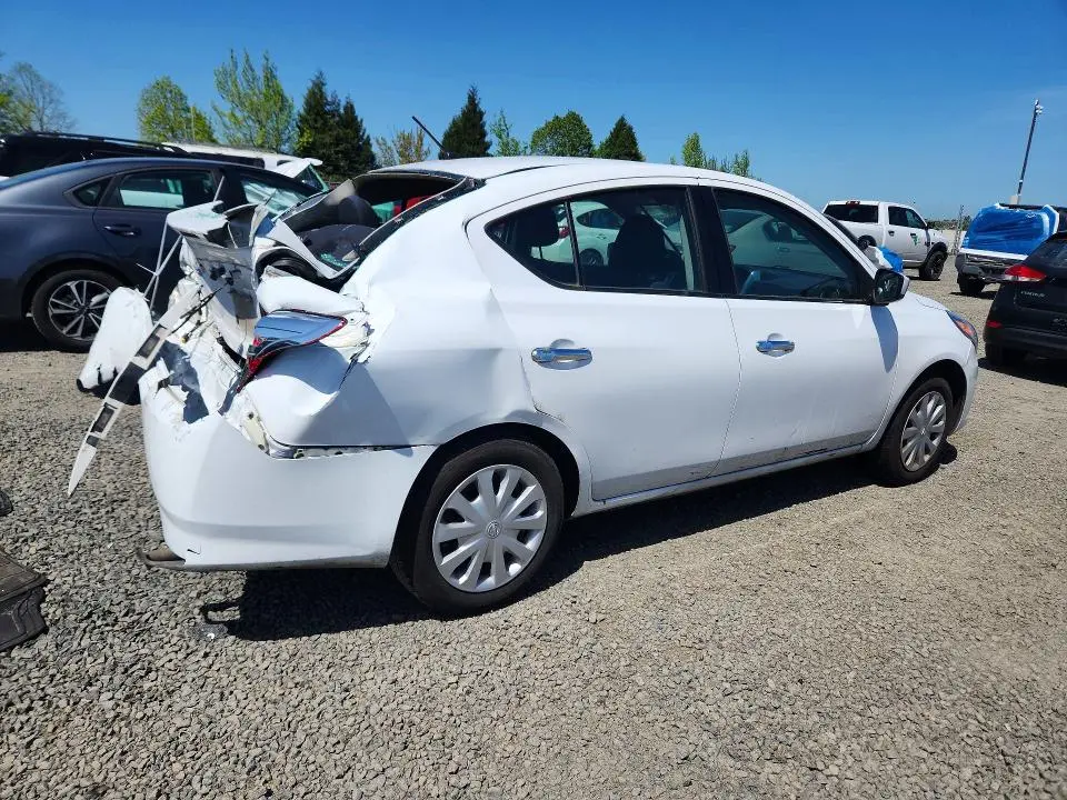 2019 NISSAN VERSA SV  