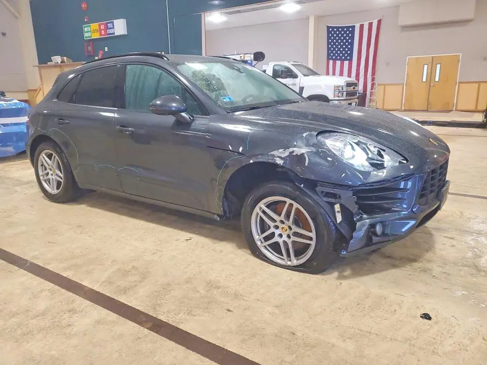 2018 PORSCHE MACAN   