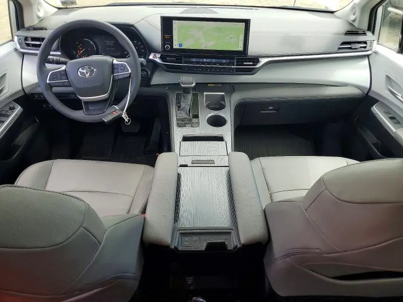 2025 TOYOTA SIENNA XLE 8-PASSENGER  