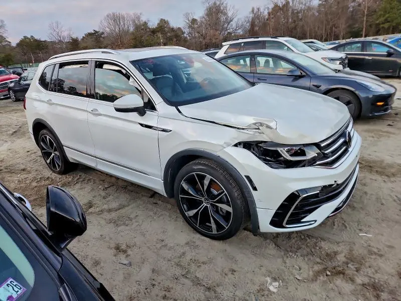 2023 VOLKSWAGEN TIGUAN SEL R-LINE BLACK  