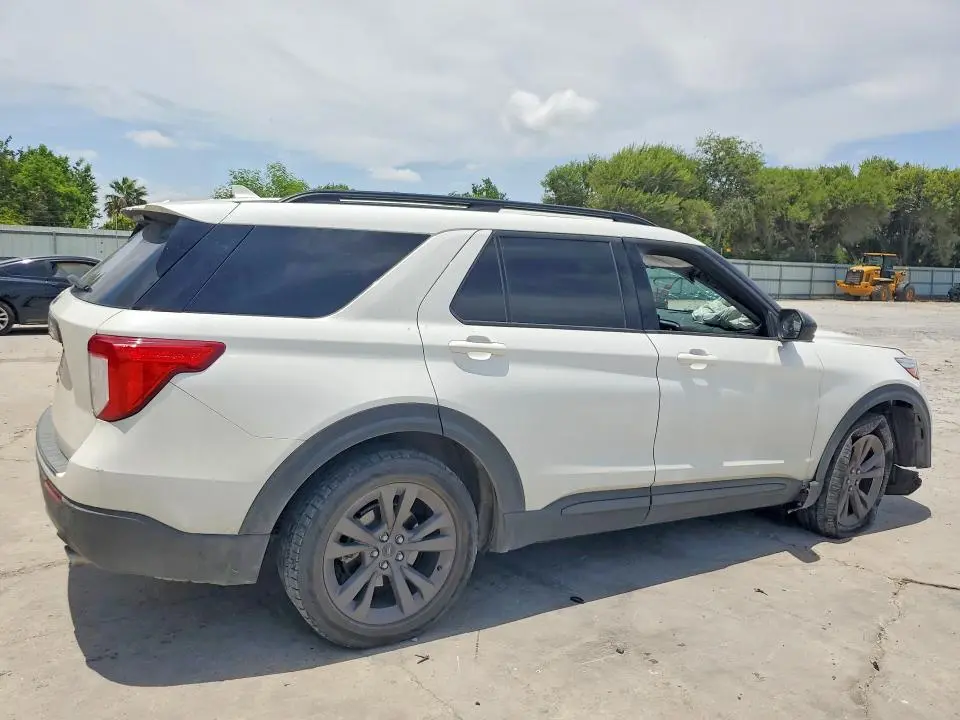 2022 FORD EXPLORER XLT  