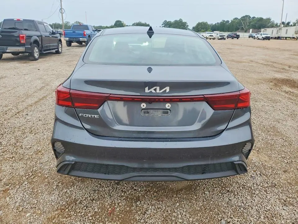 2024 KIA FORTE LXS  
