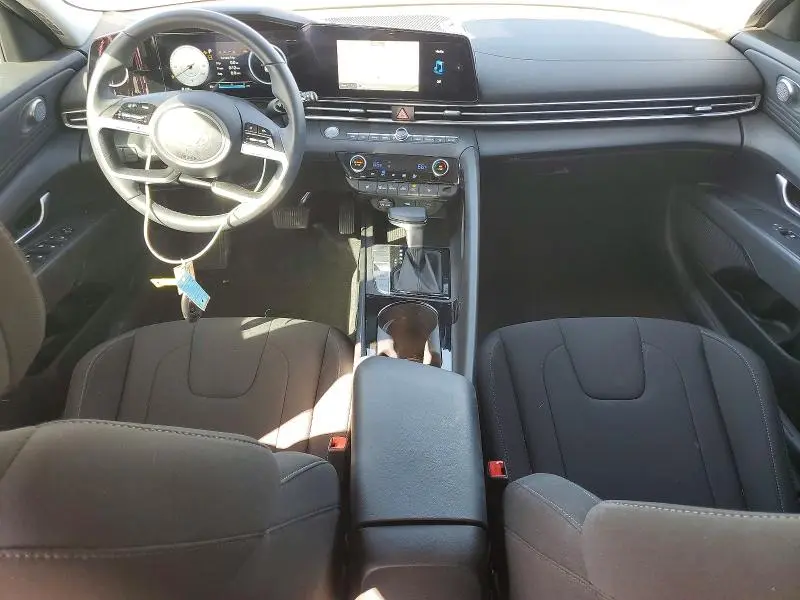 2025 HYUNDAI ELANTRA   