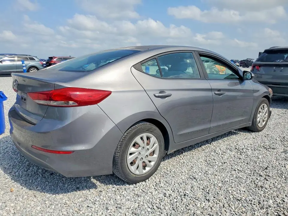 2018 HYUNDAI ELANTRA SE  