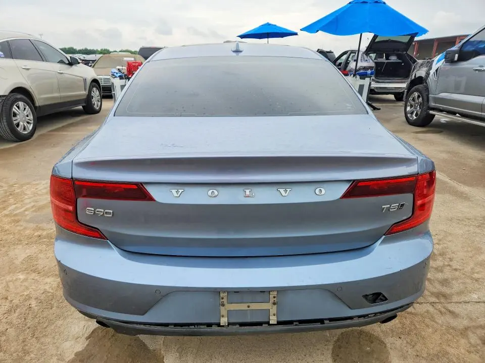 2018 VOLVO S90 T5 MOMENTUM  