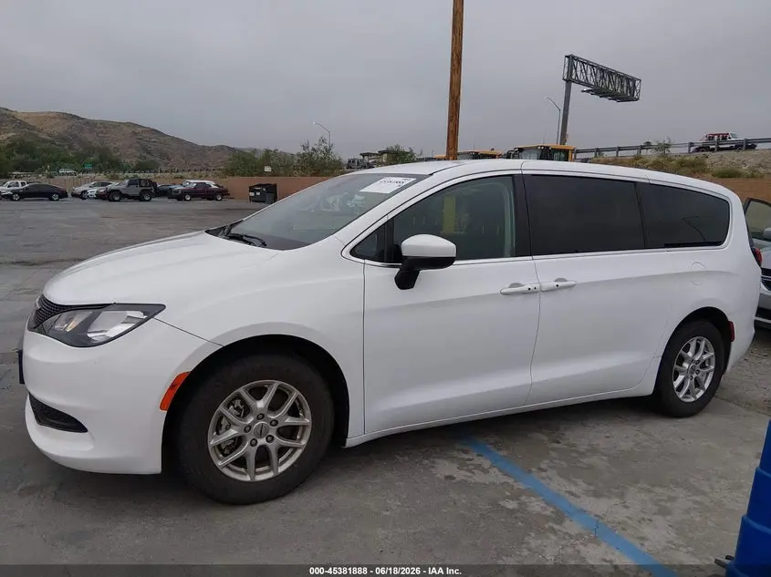 2022 CHRYSLER VOYAGER LX