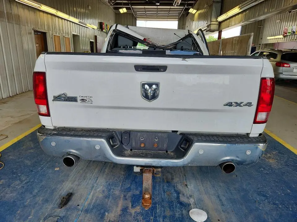 2015 RAM 1500 SLT  