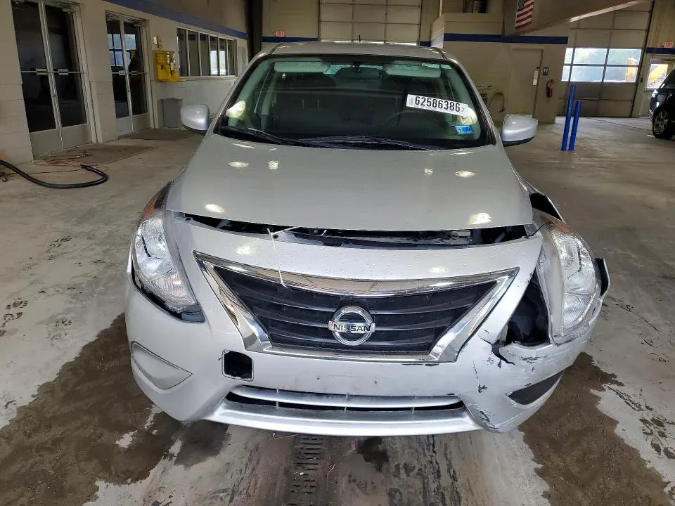 2019 NISSAN VERSA SV  