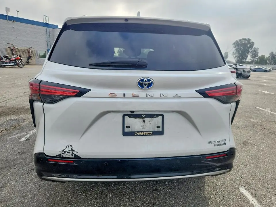 2023 TOYOTA SIENNA PLATINUM 7-PASSENGER  