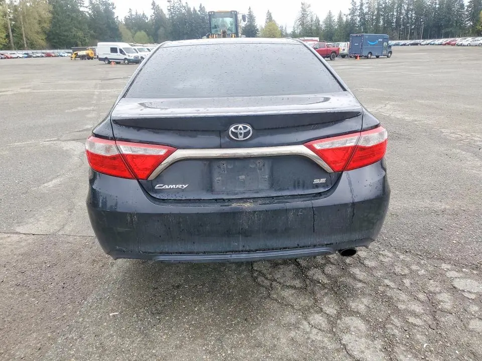 2015 TOYOTA CAMRY SE  