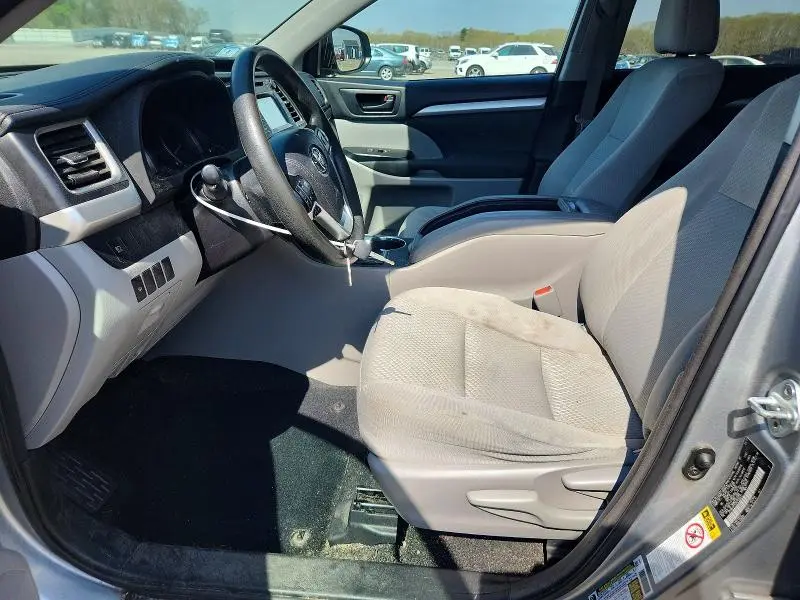 2017 TOYOTA HIGHLANDER LE  