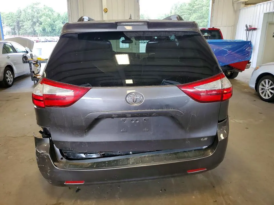 2019 TOYOTA SIENNA LE  
