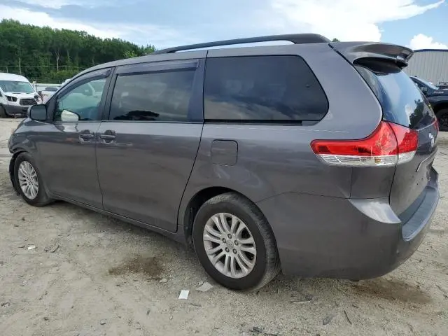 2014 TOYOTA SIENNA XLE  