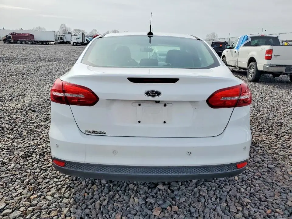2016 FORD FOCUS SE  