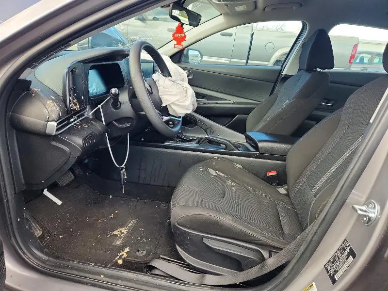 2024 HYUNDAI ELANTRA SE  